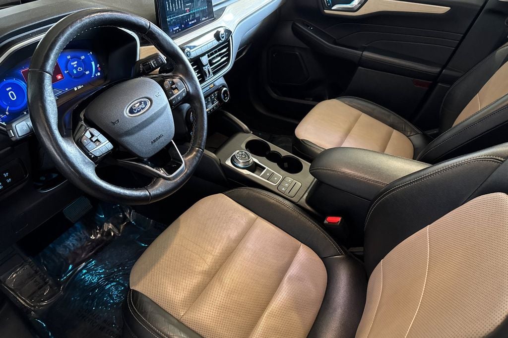 2022 Ford Escape Hybrid Titanium