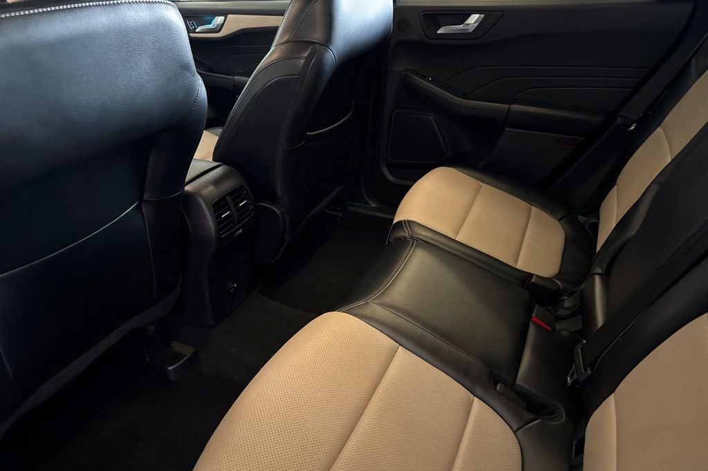 2022 Ford Escape Hybrid Titanium