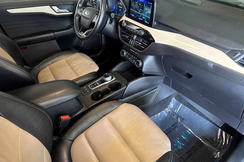 2022 Ford Escape Hybrid Titanium