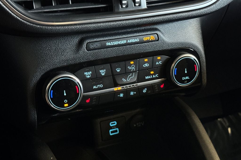 2022 Ford Escape Hybrid Titanium