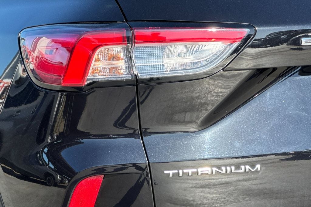 2022 Ford Escape Hybrid Titanium