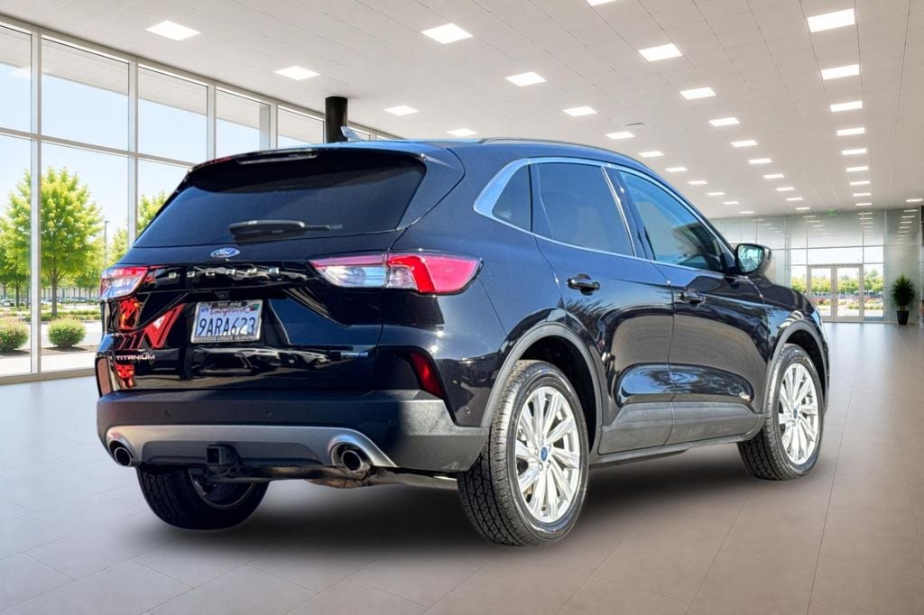 2022 Ford Escape Hybrid Titanium