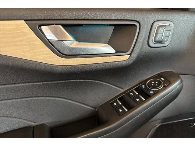 2022 Ford Escape Hybrid Titanium