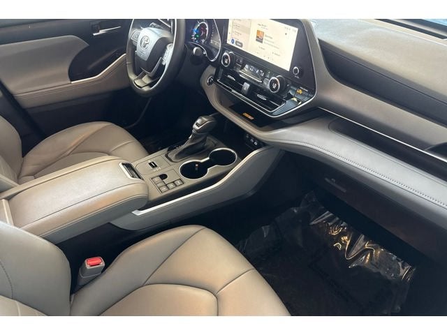 2023 Toyota Highlander Hybrid XLE