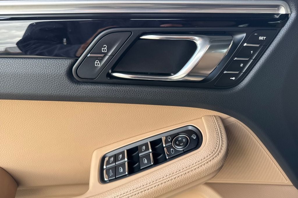 2022 Porsche Macan Base