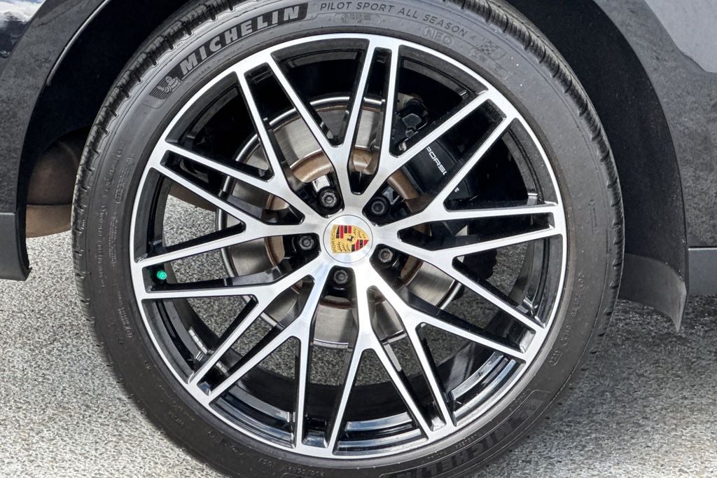 2022 Porsche Macan Base