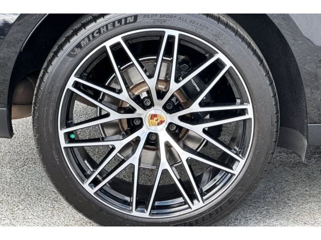 2022 Porsche Macan Base